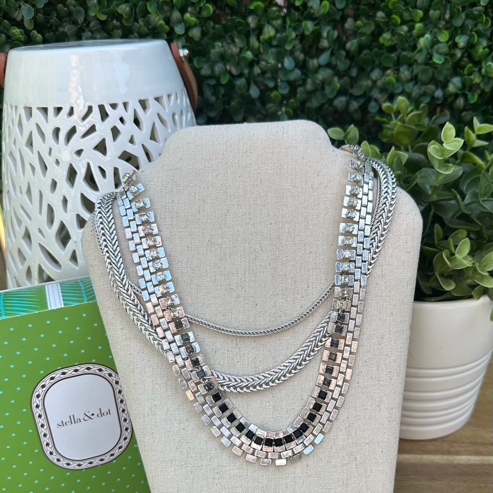 Stella & Dot Electra Statement Necklace in Silver